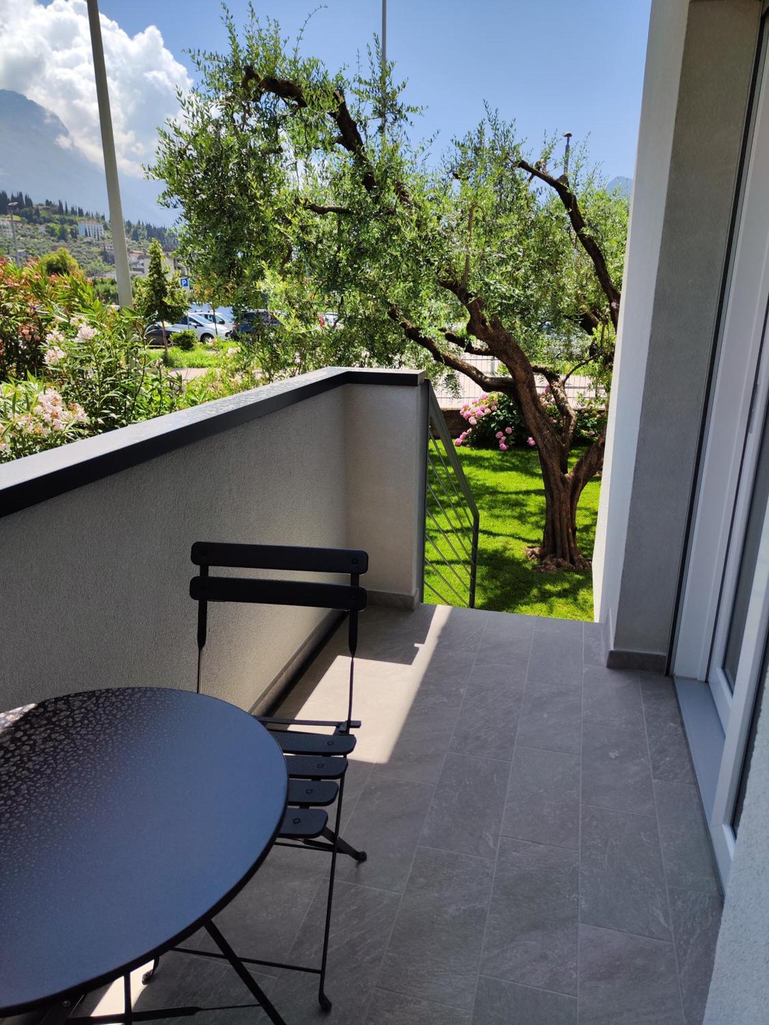 Appartamento Oasi Degli Ulivi Riva del Garda Esterno foto