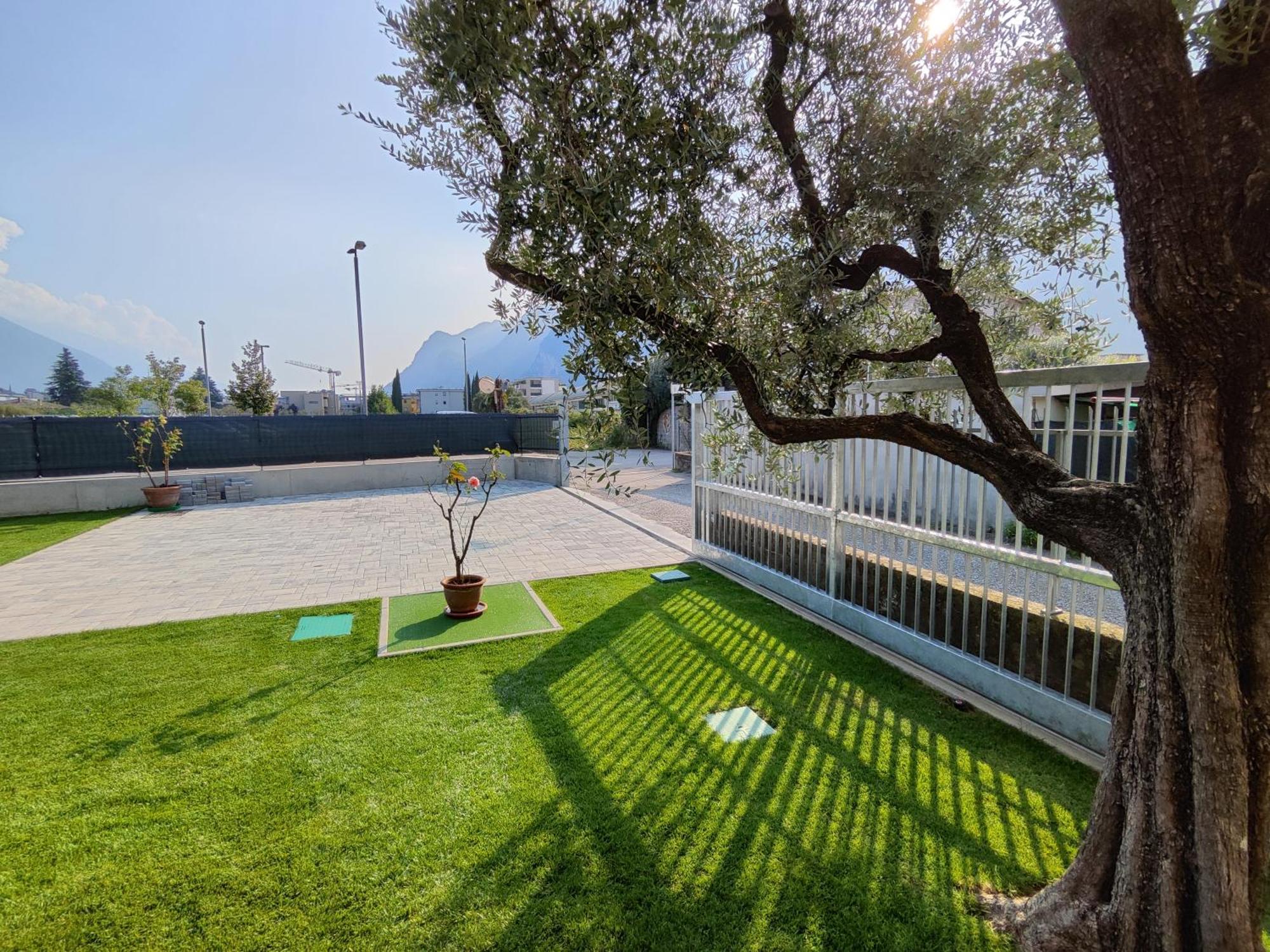 Appartamento Oasi Degli Ulivi Riva del Garda Esterno foto